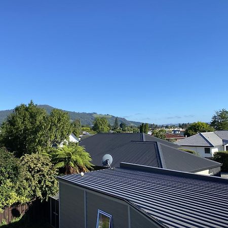 Spacious Retreat With Mountain View 罗托鲁阿 外观 照片