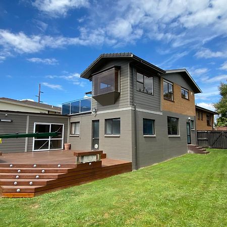 Spacious Retreat With Mountain View 罗托鲁阿 外观 照片