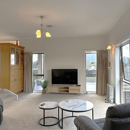 Spacious Retreat With Mountain View 罗托鲁阿 外观 照片