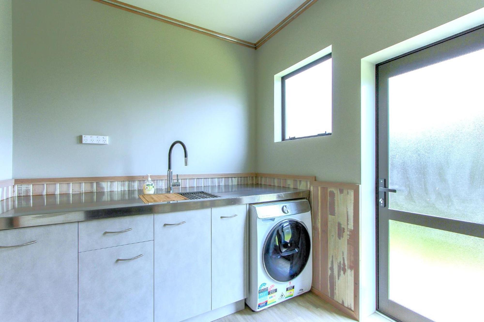 Spacious Retreat With Mountain View 罗托鲁阿 外观 照片
