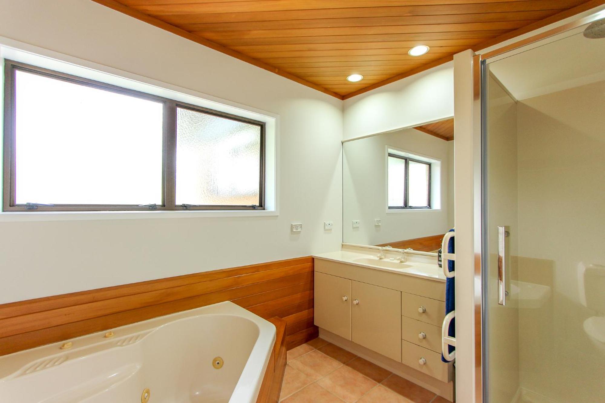 Spacious Retreat With Mountain View 罗托鲁阿 外观 照片