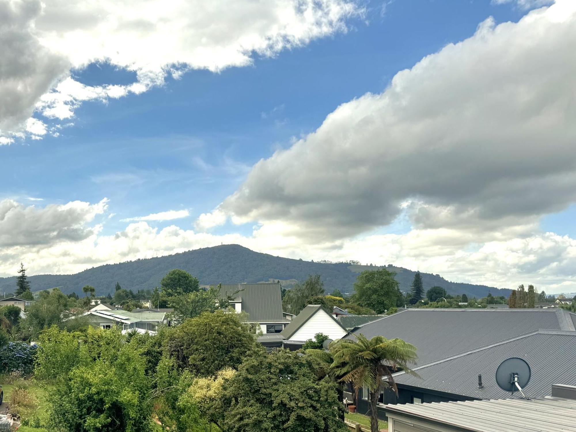 Spacious Retreat With Mountain View 罗托鲁阿 外观 照片