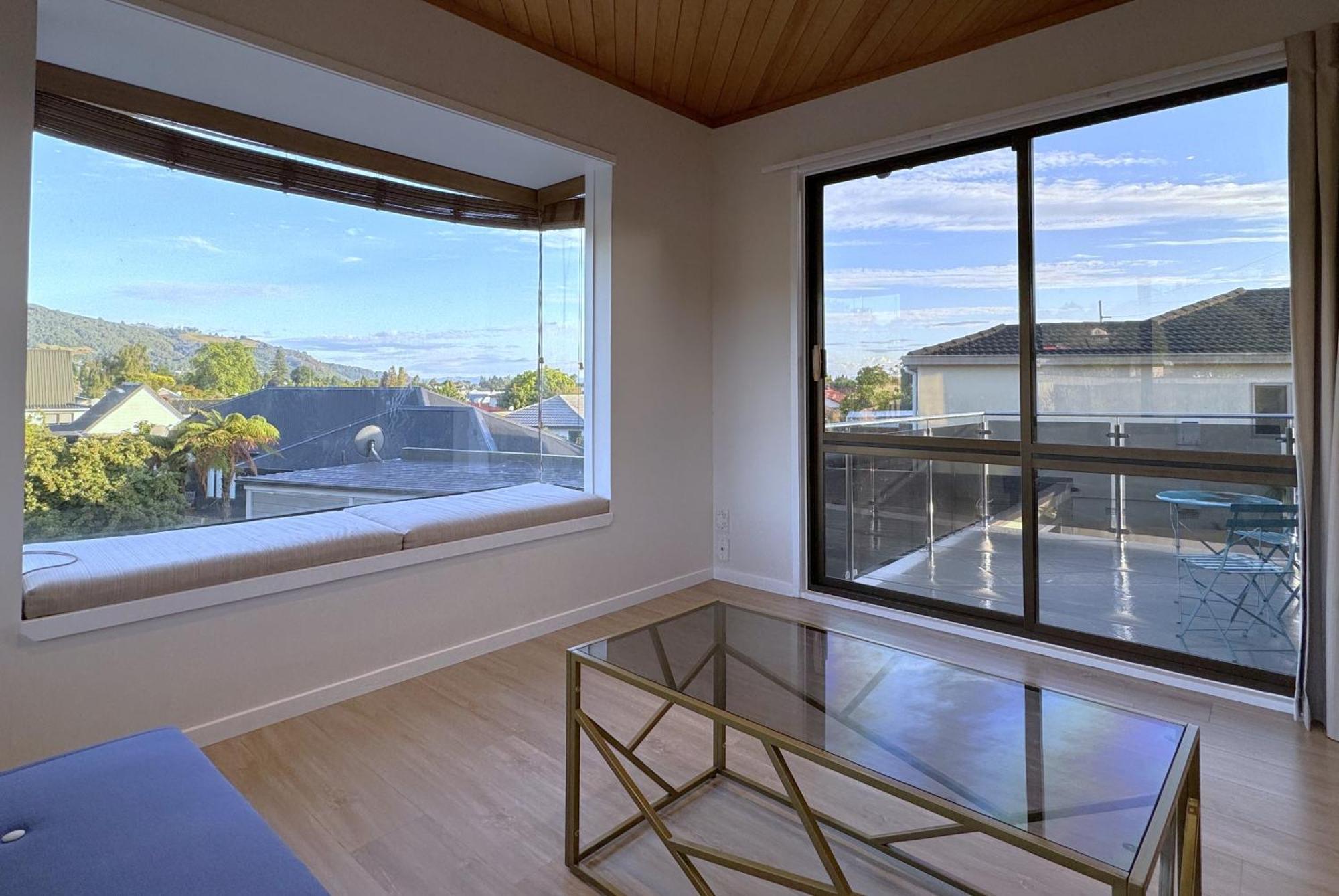 Spacious Retreat With Mountain View 罗托鲁阿 外观 照片