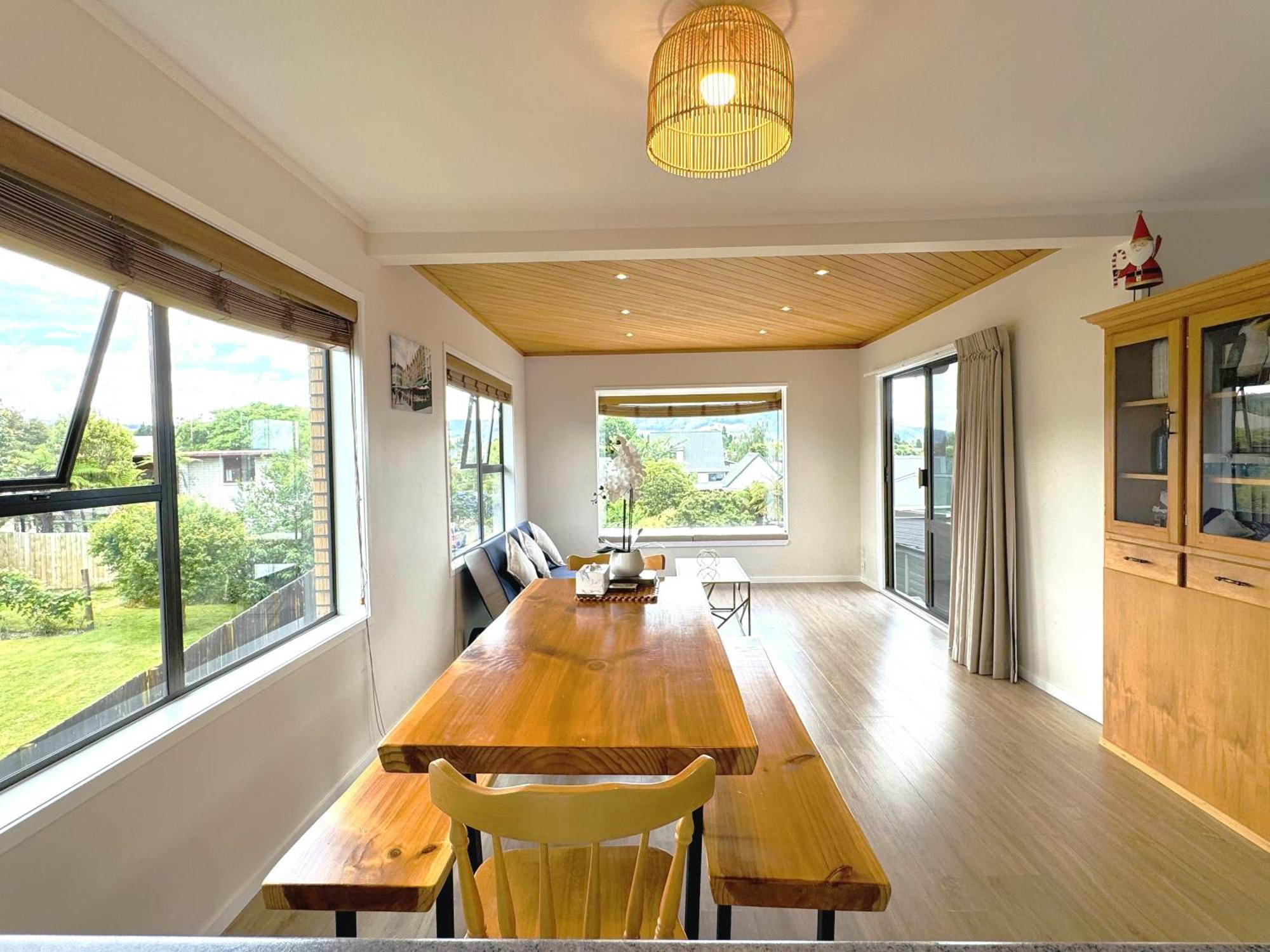 Spacious Retreat With Mountain View 罗托鲁阿 外观 照片