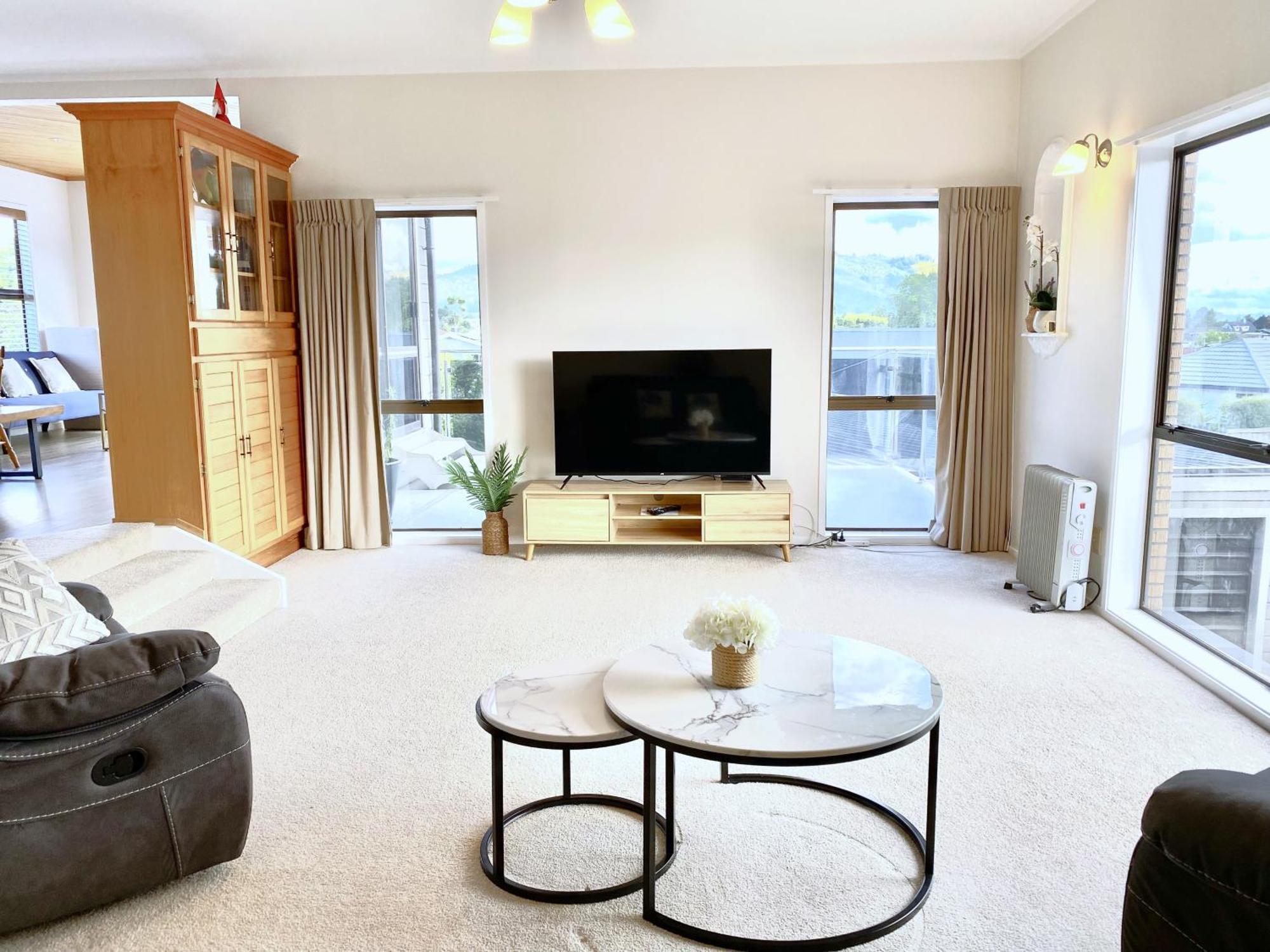 Spacious Retreat With Mountain View 罗托鲁阿 外观 照片