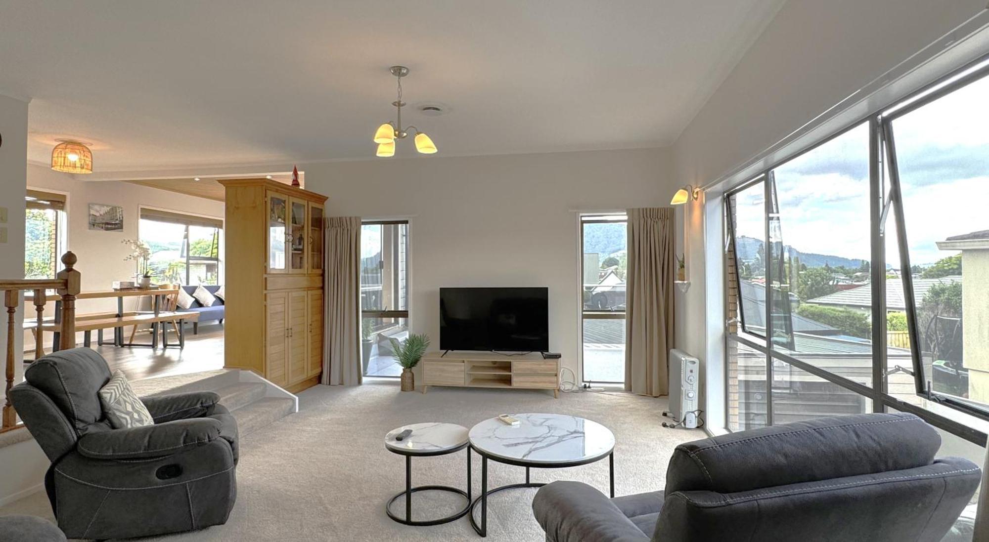 Spacious Retreat With Mountain View 罗托鲁阿 外观 照片